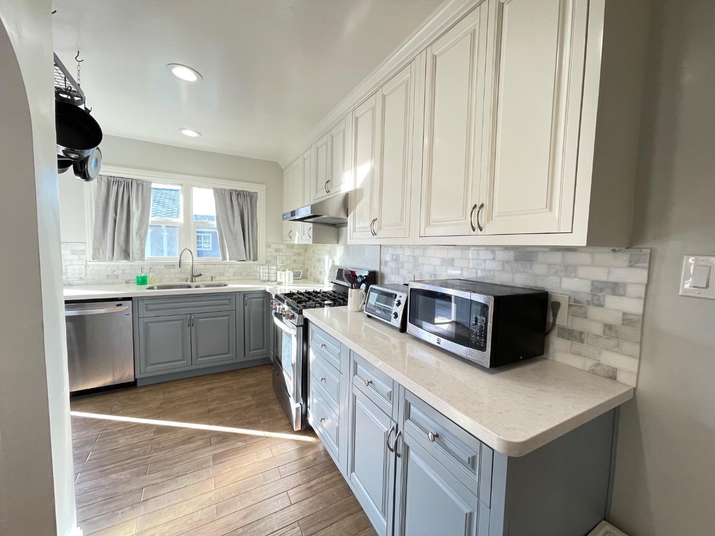 Detail Gallery Image 8 of 17 For 1153 Erin Way, Campbell,  CA 95008 - 3 Beds | 2 Baths