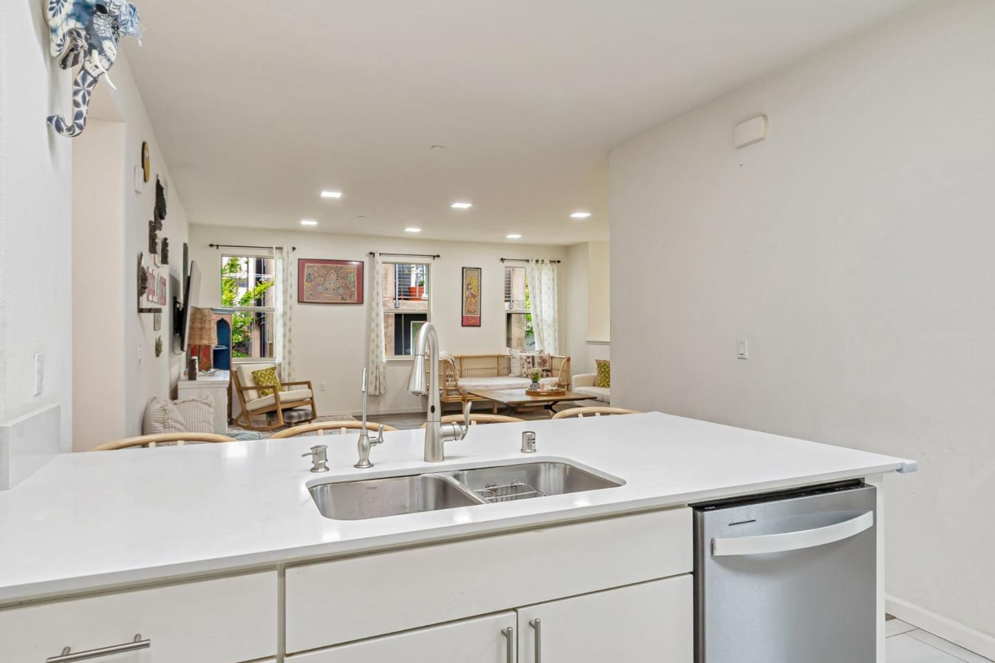 Detail Gallery Image 13 of 41 For 223 William Manly St #1,  San Jose,  CA 95136 - 3 Beds | 3 Baths