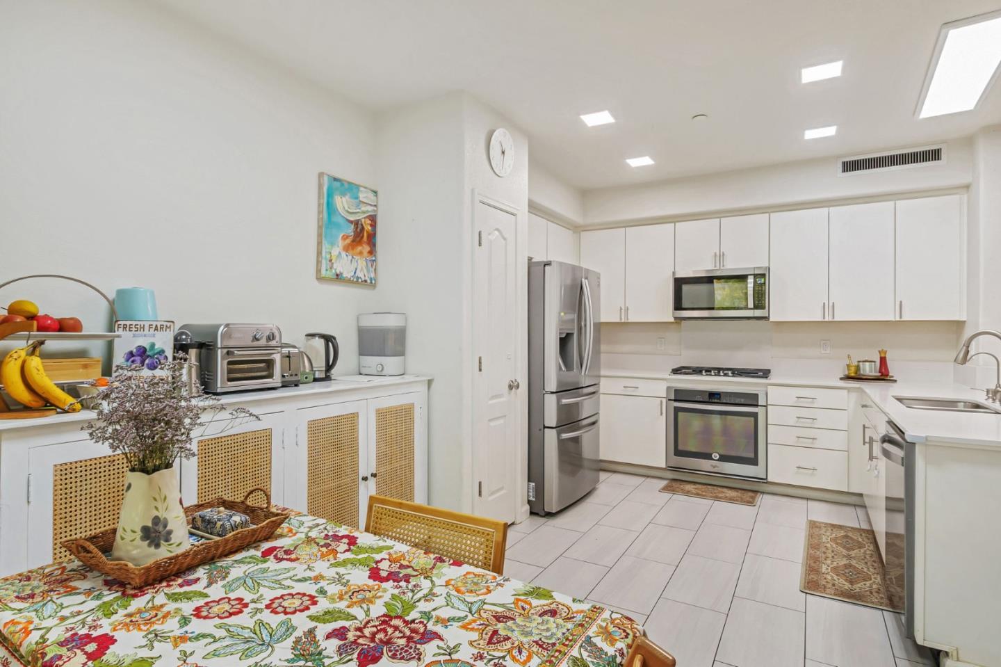 Detail Gallery Image 17 of 41 For 223 William Manly St #1,  San Jose,  CA 95136 - 3 Beds | 3 Baths