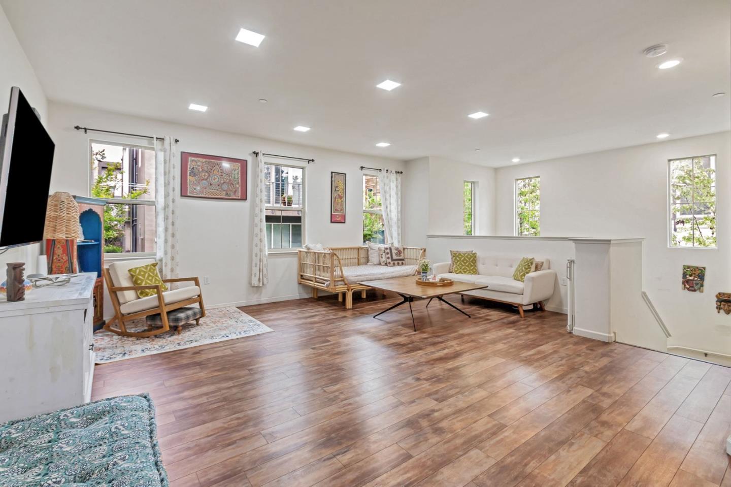 Detail Gallery Image 7 of 41 For 223 William Manly St #1,  San Jose,  CA 95136 - 3 Beds | 3 Baths