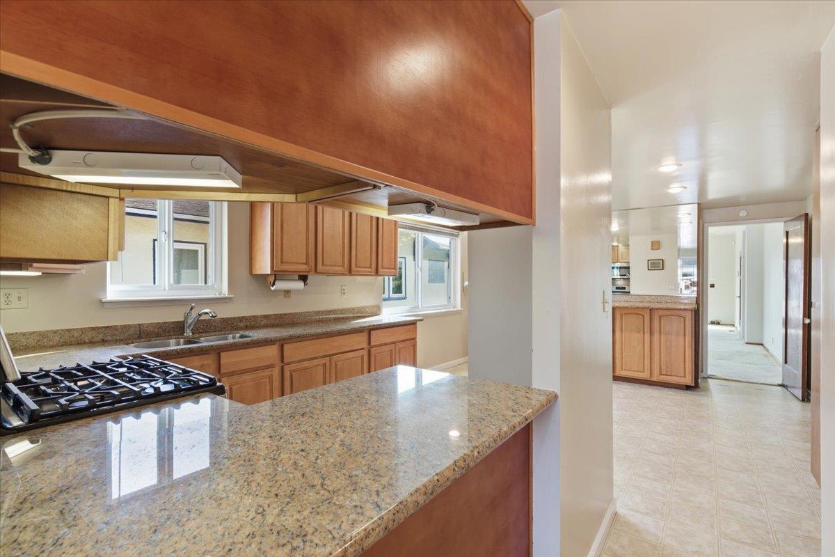 Detail Gallery Image 16 of 29 For 940 37th, Oakland,  CA 94608 - 3 Beds | 2 Baths