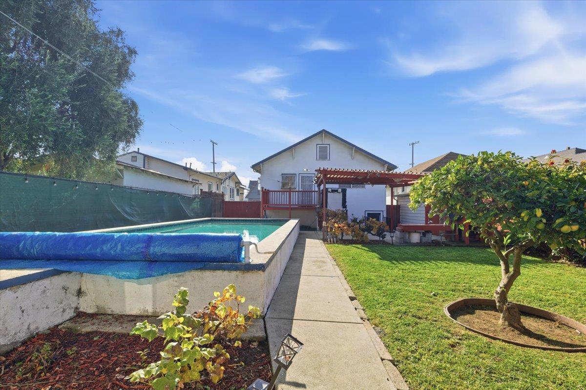 Detail Gallery Image 22 of 29 For 940 37th, Oakland,  CA 94608 - 3 Beds | 2 Baths