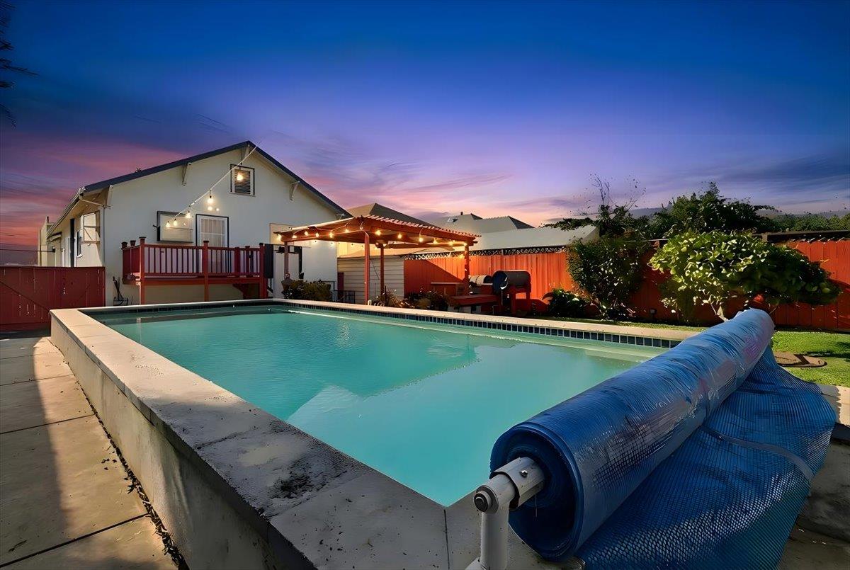 Detail Gallery Image 26 of 29 For 940 37th, Oakland,  CA 94608 - 3 Beds | 2 Baths