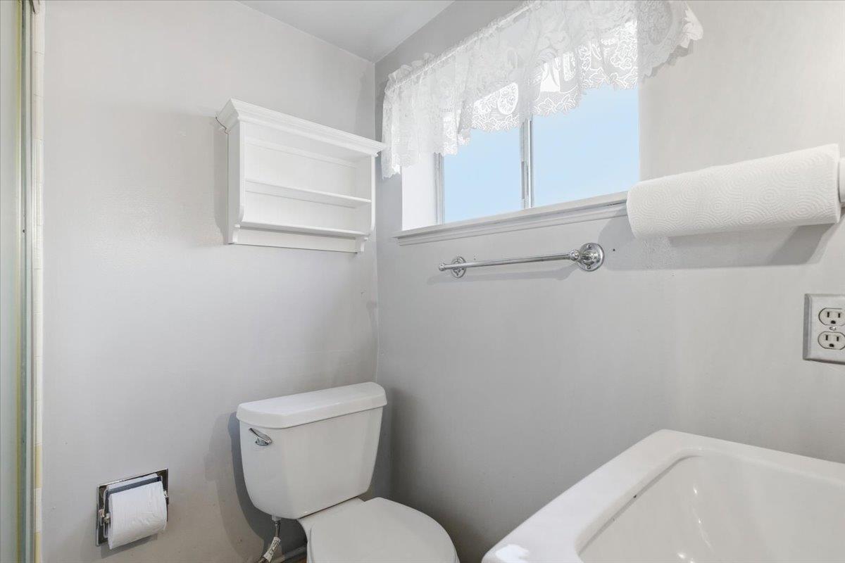 Detail Gallery Image 27 of 29 For 940 37th, Oakland,  CA 94608 - 3 Beds | 2 Baths