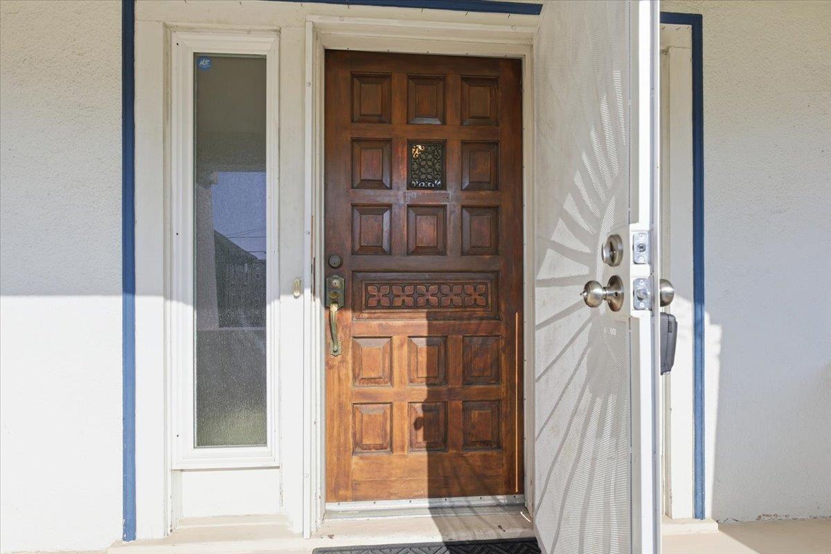 Detail Gallery Image 6 of 29 For 940 37th, Oakland,  CA 94608 - 3 Beds | 2 Baths