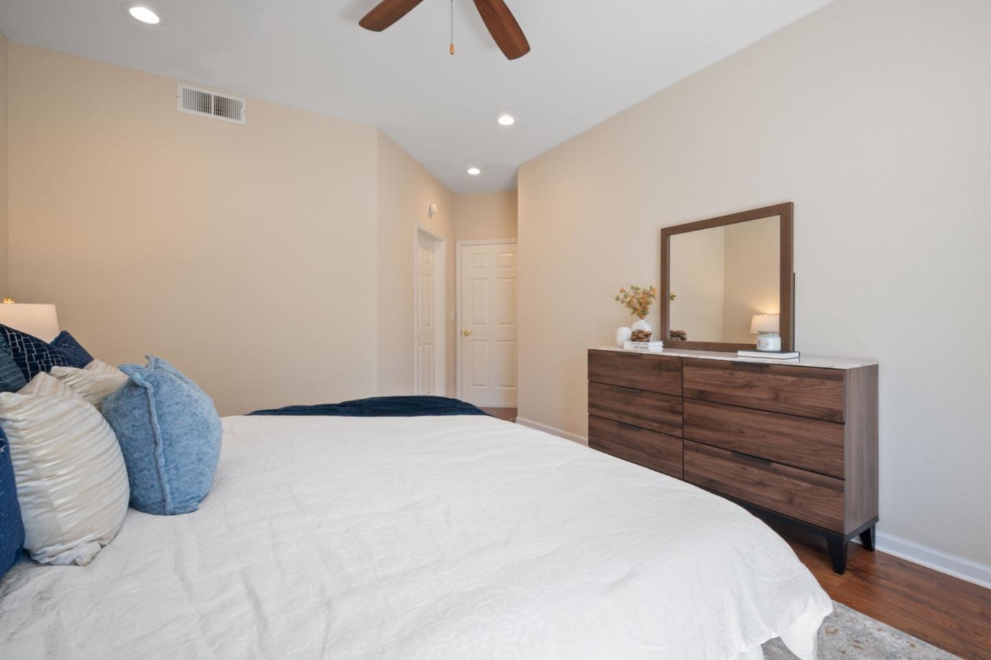 Detail Gallery Image 23 of 48 For 7704 Galloway Dr, San Jose,  CA 95135 - 2 Beds | 2 Baths