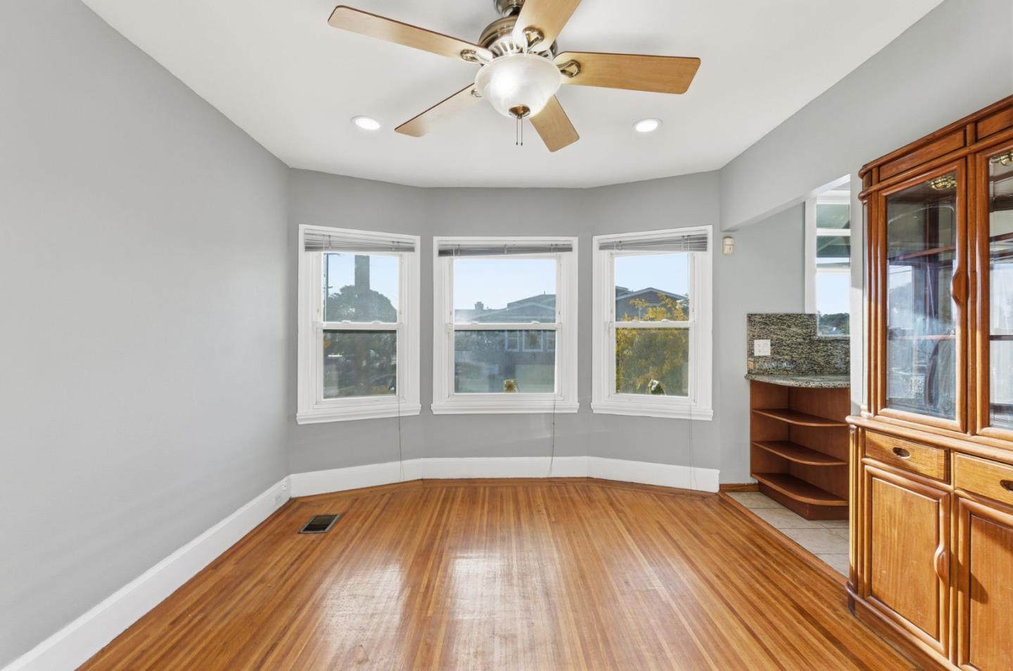 Detail Gallery Image 18 of 47 For 2801 Bartlett St, Oakland,  CA 94602 - 3 Beds | 1 Baths