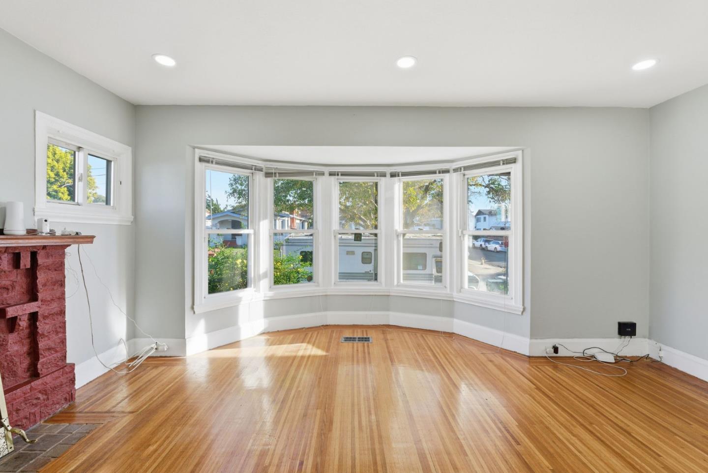 Detail Gallery Image 6 of 47 For 2801 Bartlett St, Oakland,  CA 94602 - 3 Beds | 1 Baths