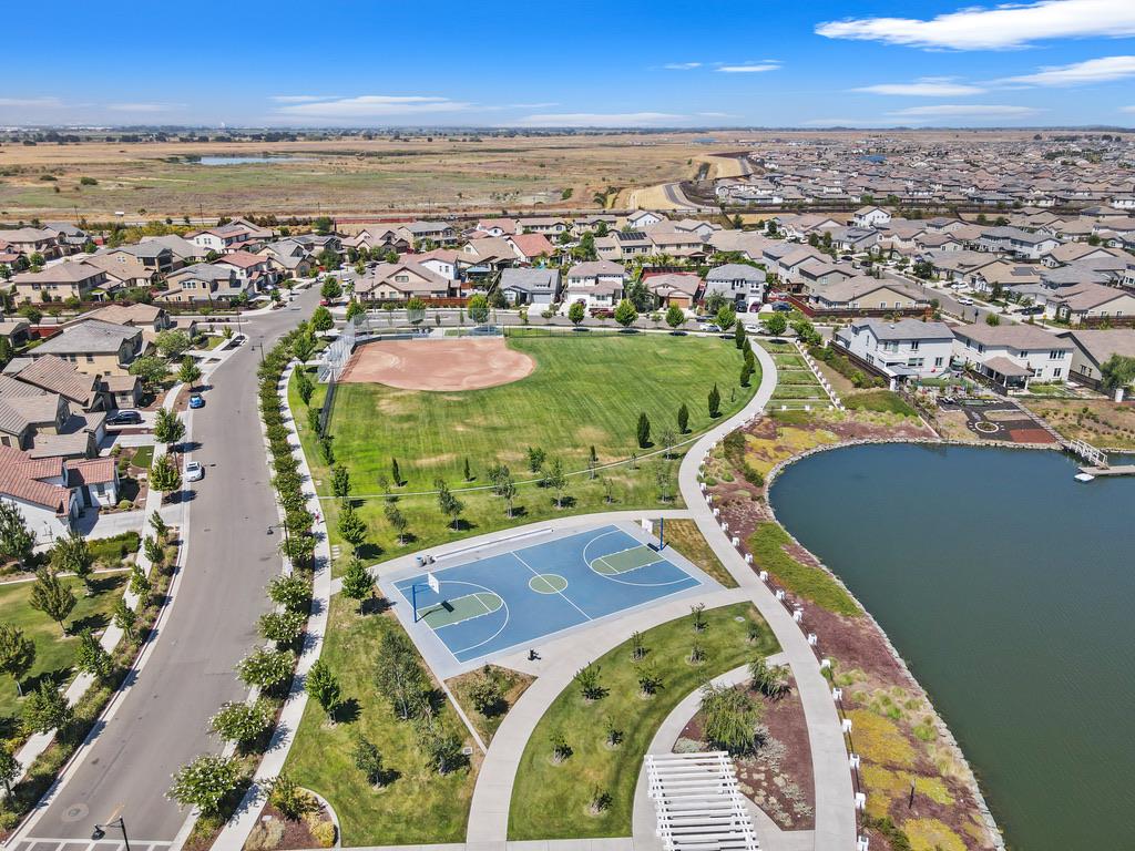 Detail Gallery Image 10 of 39 For 1737 Cranbrook Ct, Lathrop,  CA 95330 - 5 Beds | 4/1 Baths