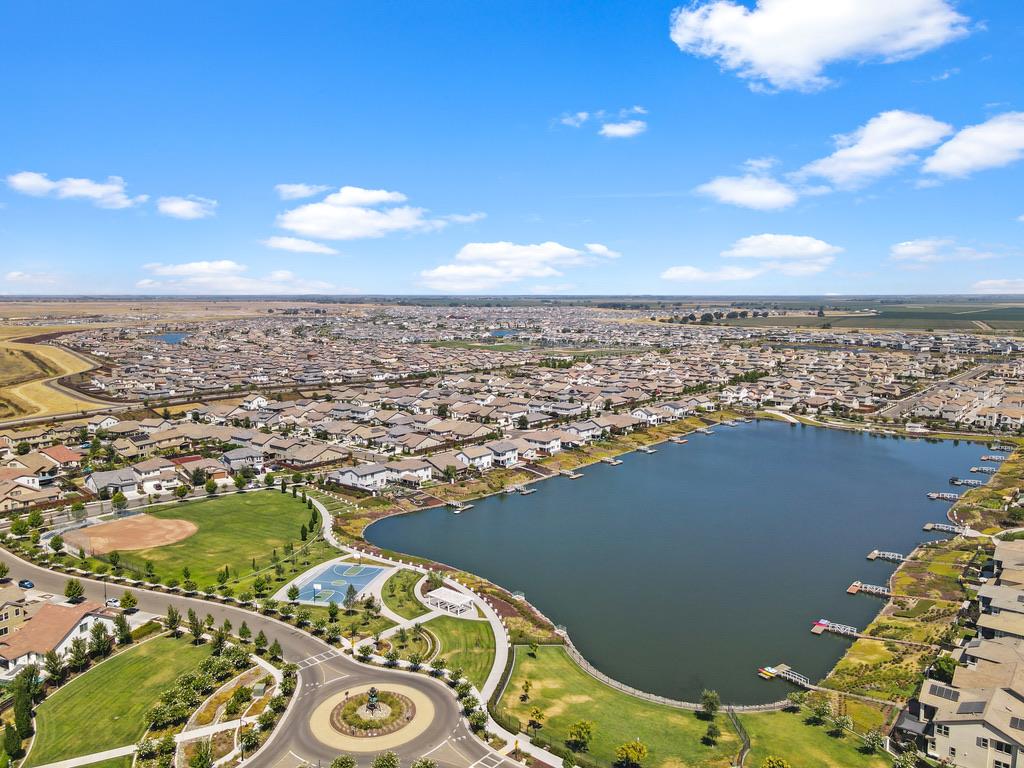 Detail Gallery Image 12 of 39 For 1737 Cranbrook Ct, Lathrop,  CA 95330 - 5 Beds | 4/1 Baths