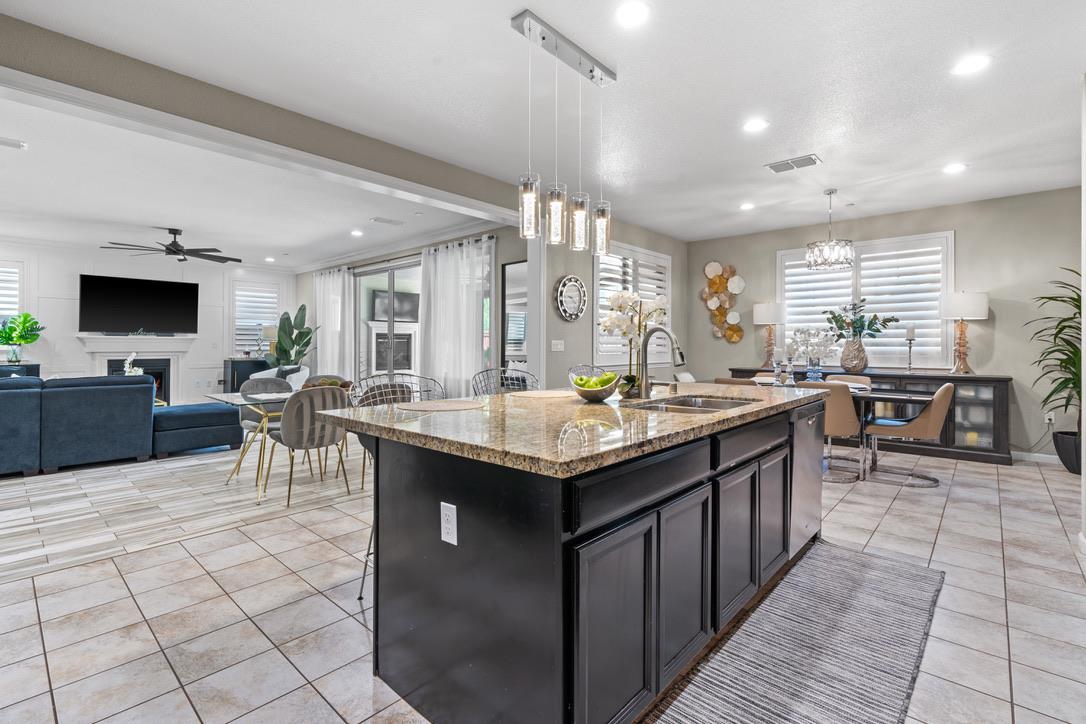 Detail Gallery Image 19 of 39 For 1737 Cranbrook Ct, Lathrop,  CA 95330 - 5 Beds | 4/1 Baths