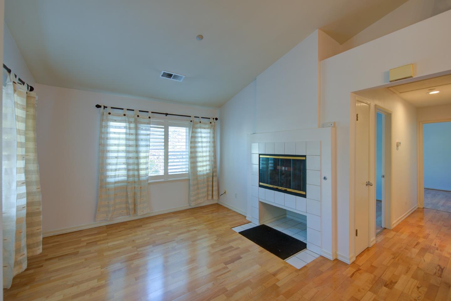 Detail Gallery Image 3 of 16 For 4098 Biscotti Pl, San Jose,  CA 95134 - 2 Beds | 2 Baths