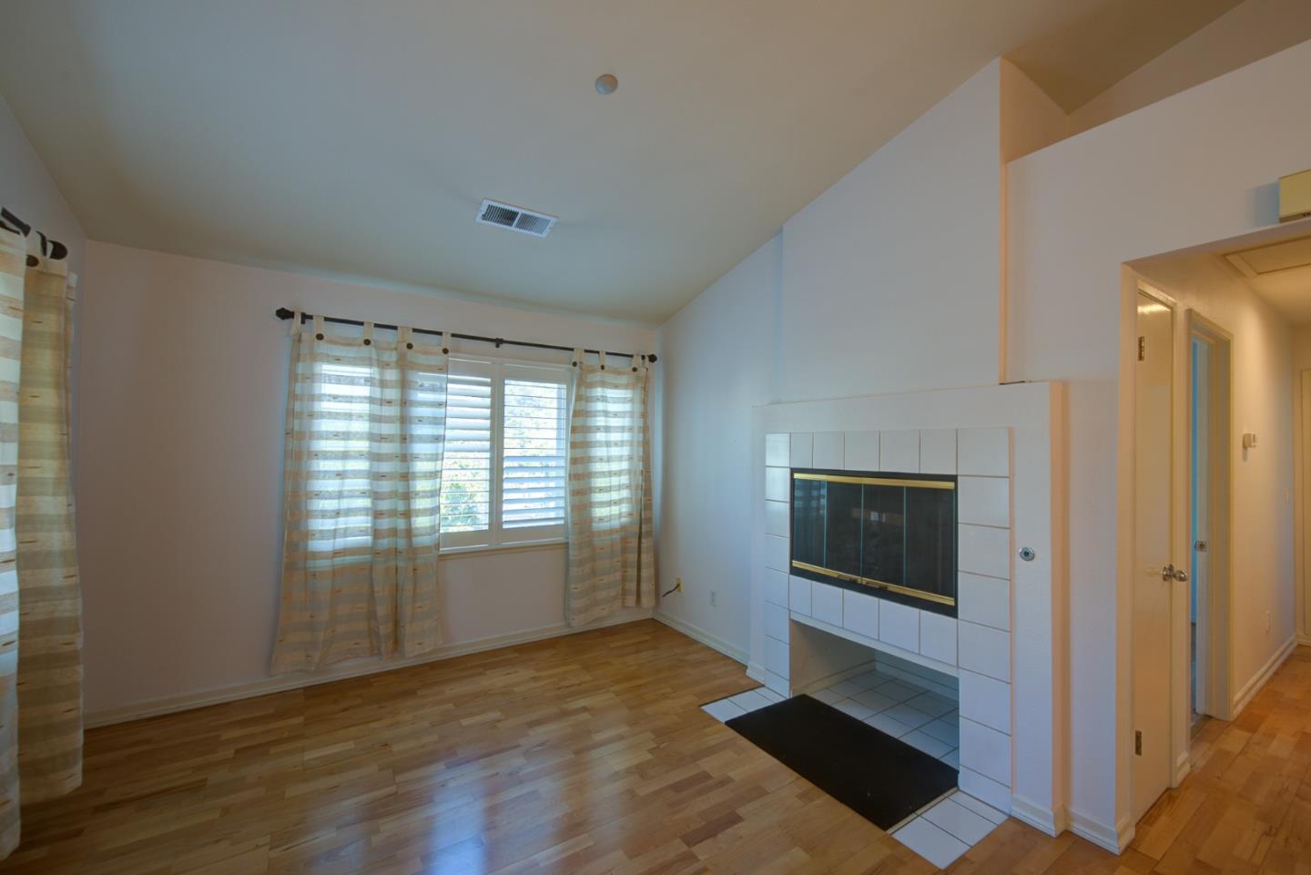 Detail Gallery Image 4 of 16 For 4098 Biscotti Pl, San Jose,  CA 95134 - 2 Beds | 2 Baths