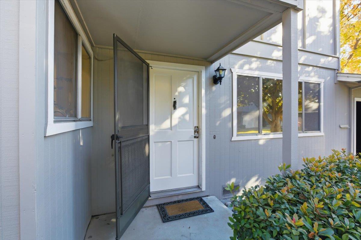 Detail Gallery Image 2 of 34 For 1542 Canna Ct, Mountain View,  CA 94043 - 3 Beds | 2/1 Baths