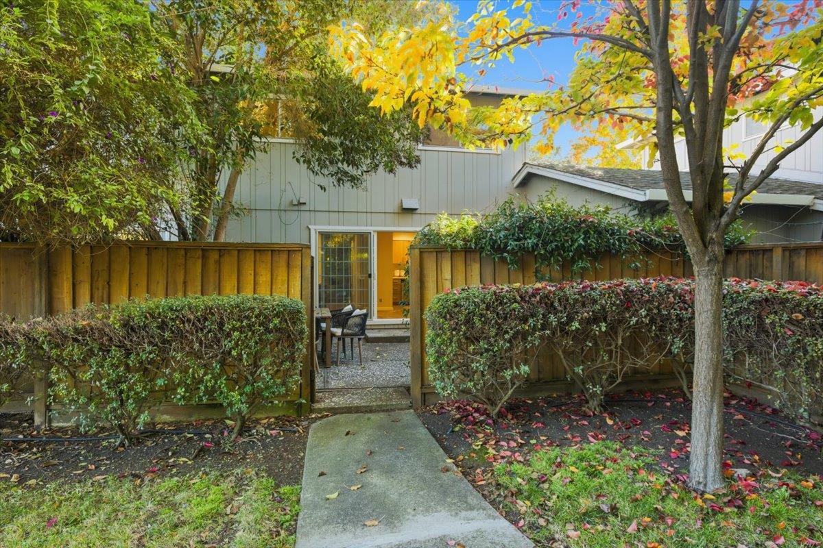 Detail Gallery Image 28 of 34 For 1542 Canna Ct, Mountain View,  CA 94043 - 3 Beds | 2/1 Baths