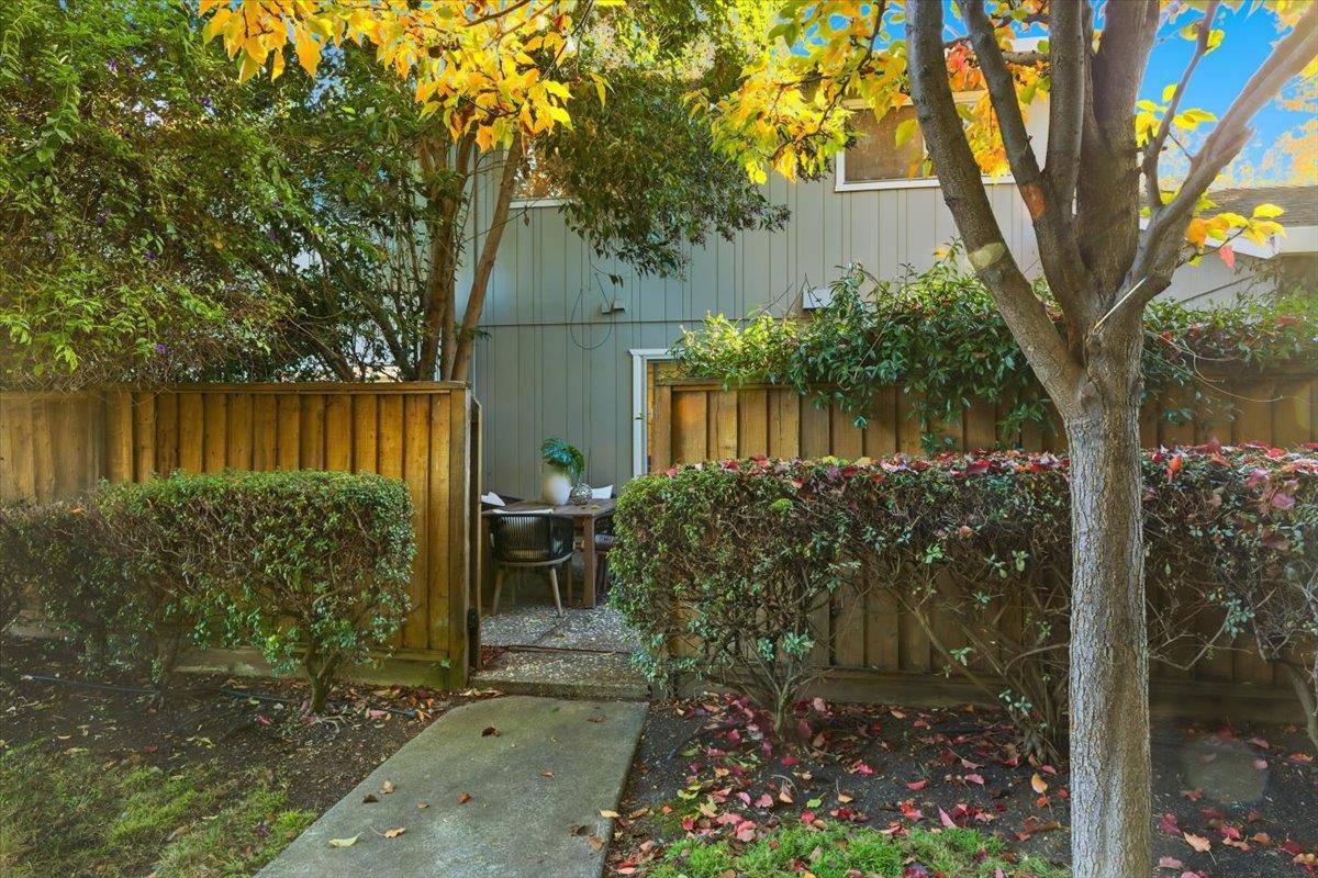 Detail Gallery Image 29 of 34 For 1542 Canna Ct, Mountain View,  CA 94043 - 3 Beds | 2/1 Baths