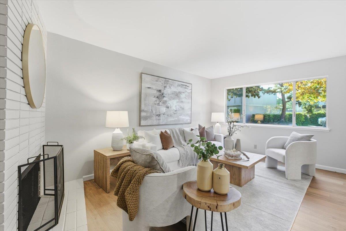 Detail Gallery Image 4 of 34 For 1542 Canna Ct, Mountain View,  CA 94043 - 3 Beds | 2/1 Baths