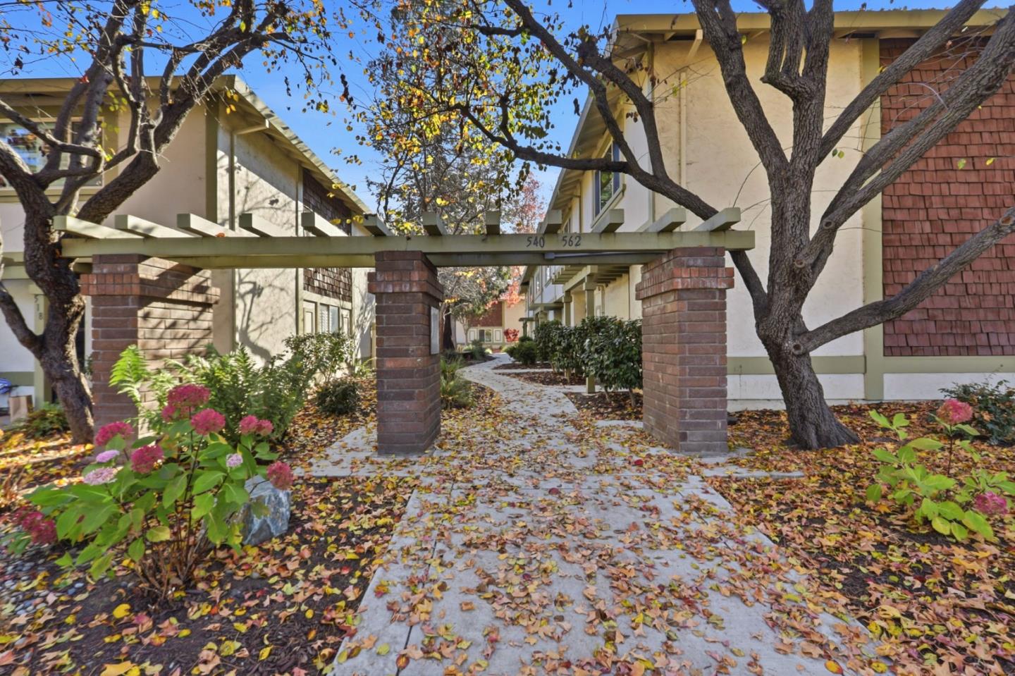 Detail Gallery Image 2 of 44 For 540 Valley Forge Way, Campbell,  CA 95008 - 3 Beds | 2/1 Baths