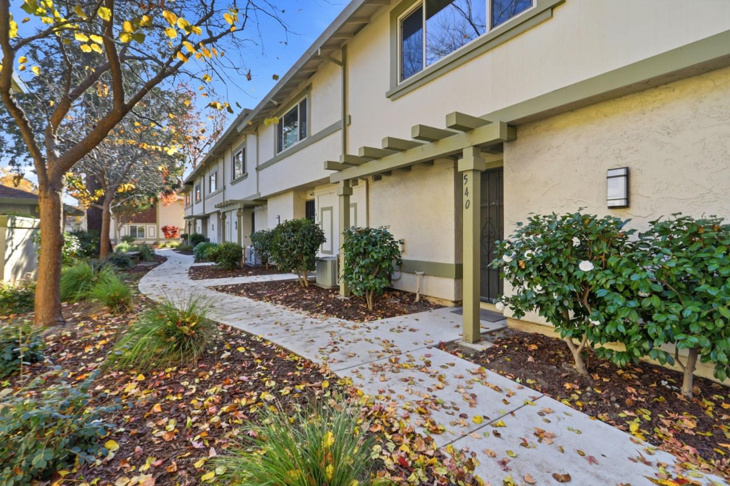 Detail Gallery Image 5 of 44 For 540 Valley Forge Way, Campbell,  CA 95008 - 3 Beds | 2/1 Baths