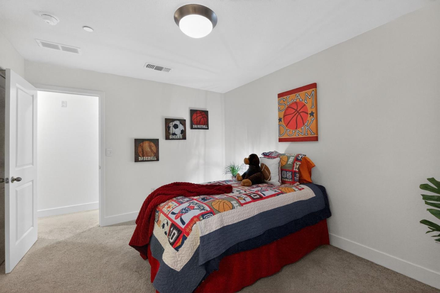 Detail Gallery Image 14 of 28 For 121 Mountaintop Ave, Hayward,  CA 94544 - 3 Beds | 2/1 Baths