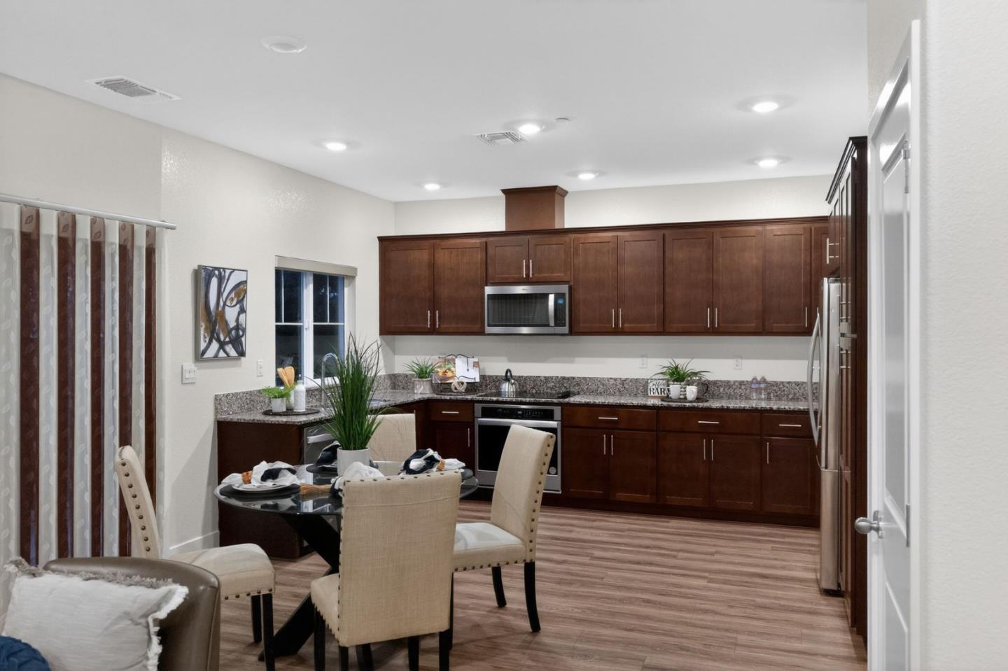 Detail Gallery Image 3 of 28 For 121 Mountaintop Ave, Hayward,  CA 94544 - 3 Beds | 2/1 Baths