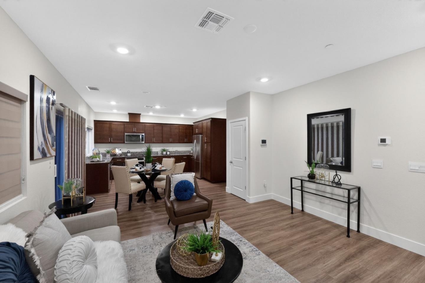 Detail Gallery Image 4 of 28 For 121 Mountaintop Ave, Hayward,  CA 94544 - 3 Beds | 2/1 Baths