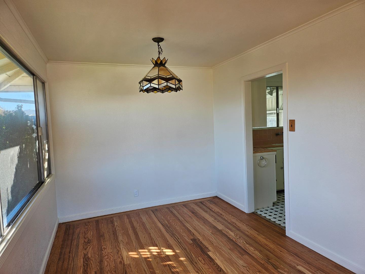 Detail Gallery Image 4 of 21 For 200 Carmelo Ln, South San Francisco,  CA 94080 - 2 Beds | 1 Baths