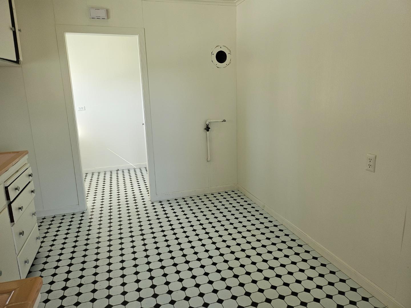 Detail Gallery Image 6 of 21 For 200 Carmelo Ln, South San Francisco,  CA 94080 - 2 Beds | 1 Baths