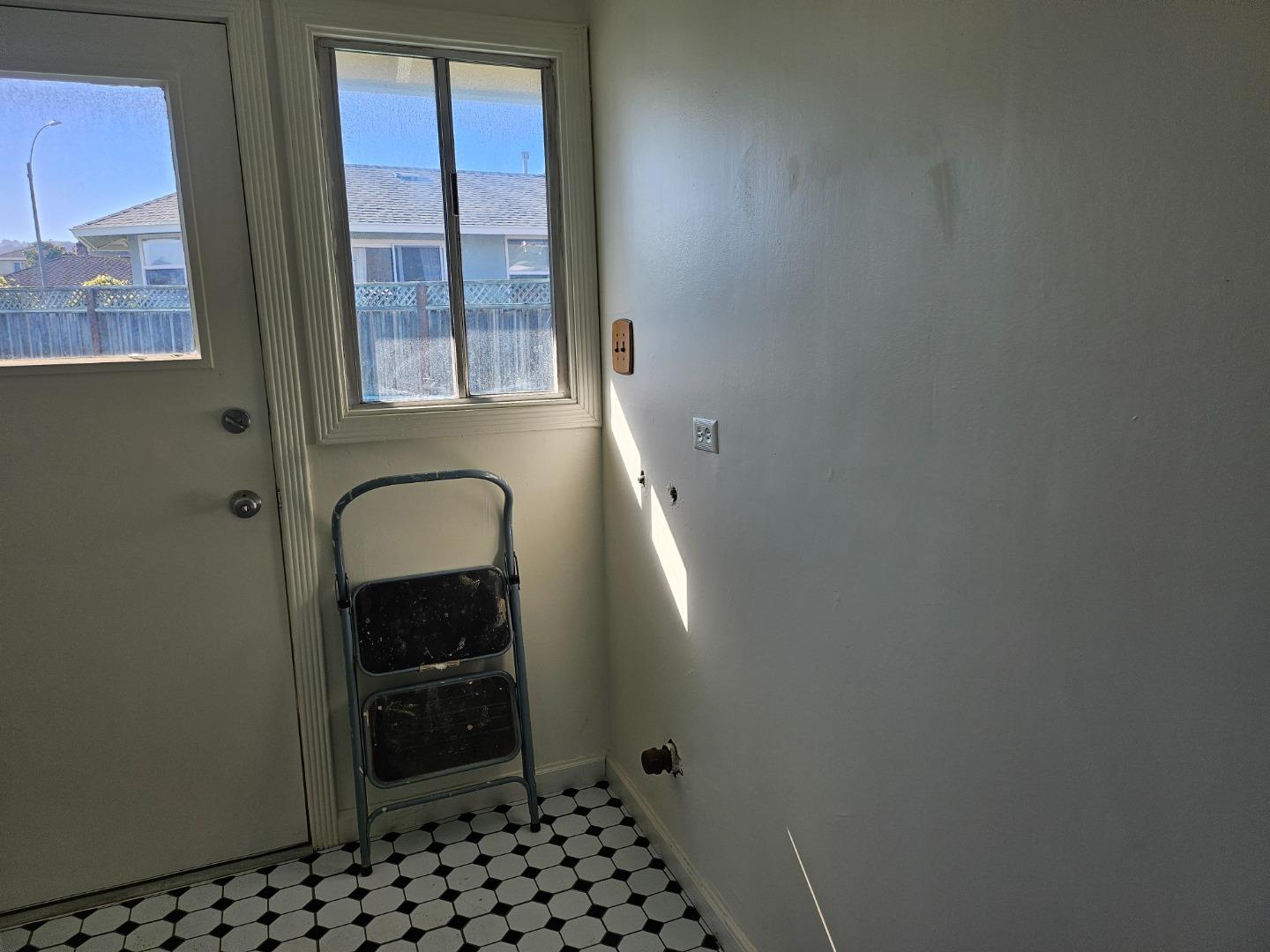 Detail Gallery Image 9 of 21 For 200 Carmelo Ln, South San Francisco,  CA 94080 - 2 Beds | 1 Baths