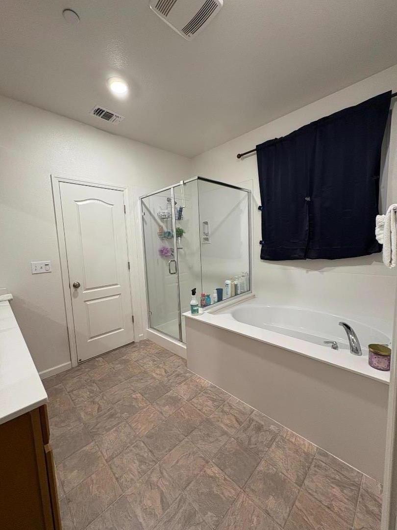 Detail Gallery Image 10 of 13 For 1226 Palermo Ct, Salinas,  CA 93905 - 3 Beds | 2 Baths