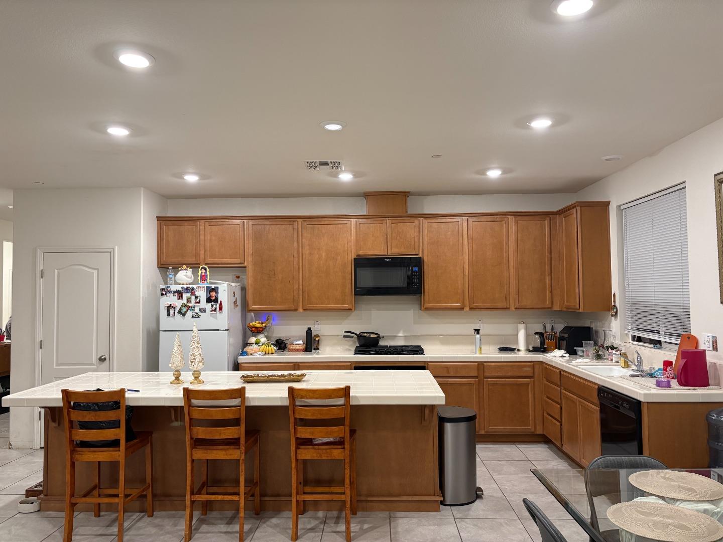 Detail Gallery Image 4 of 13 For 1226 Palermo Ct, Salinas,  CA 93905 - 3 Beds | 2 Baths