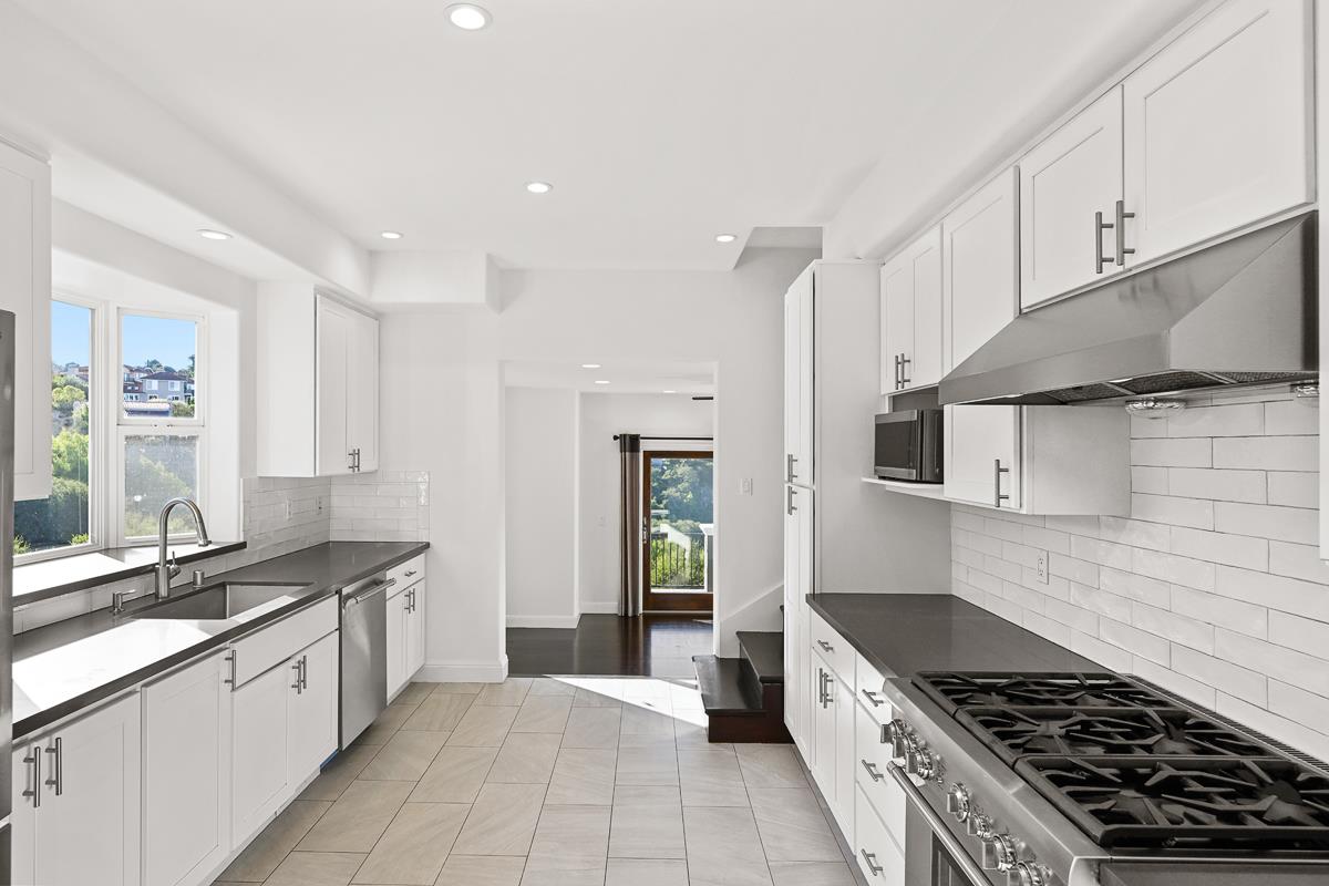 Detail Gallery Image 3 of 17 For 3817 Naughton Ave, Belmont,  CA 94002 - 4 Beds | 3/1 Baths