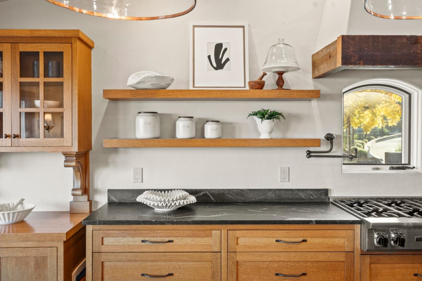 Detail Gallery Image 16 of 33 For 707 Vista Dr, Redwood City,  CA 94062 - 3 Beds | 3 Baths