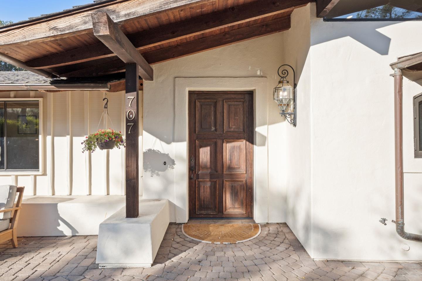 Detail Gallery Image 2 of 33 For 707 Vista Dr, Redwood City,  CA 94062 - 3 Beds | 3 Baths