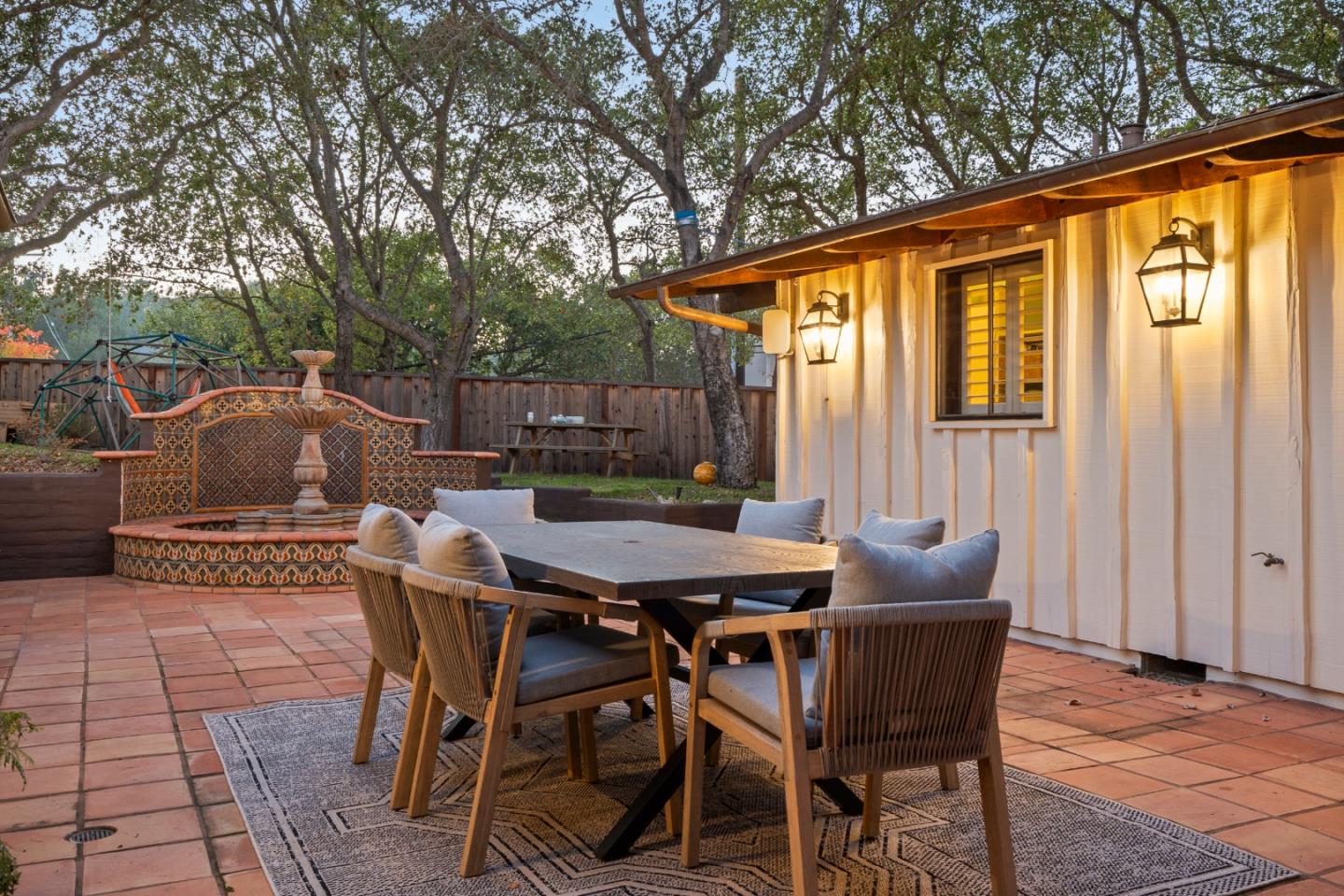 Detail Gallery Image 29 of 33 For 707 Vista Dr, Redwood City,  CA 94062 - 3 Beds | 3 Baths