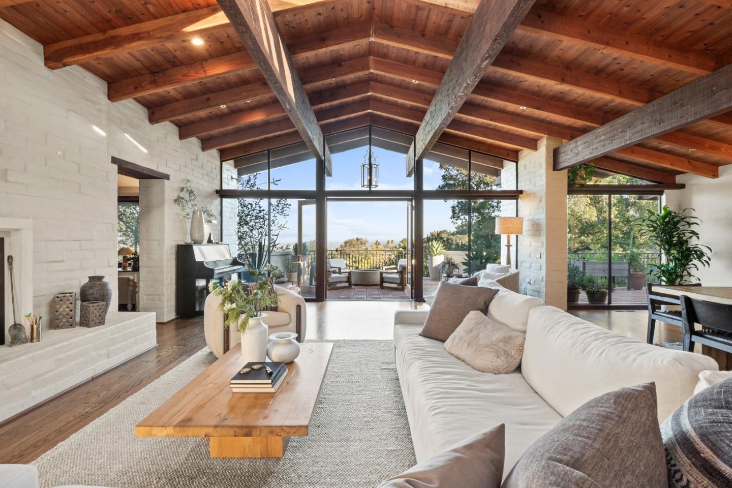 Detail Gallery Image 5 of 33 For 707 Vista Dr, Redwood City,  CA 94062 - 3 Beds | 3 Baths