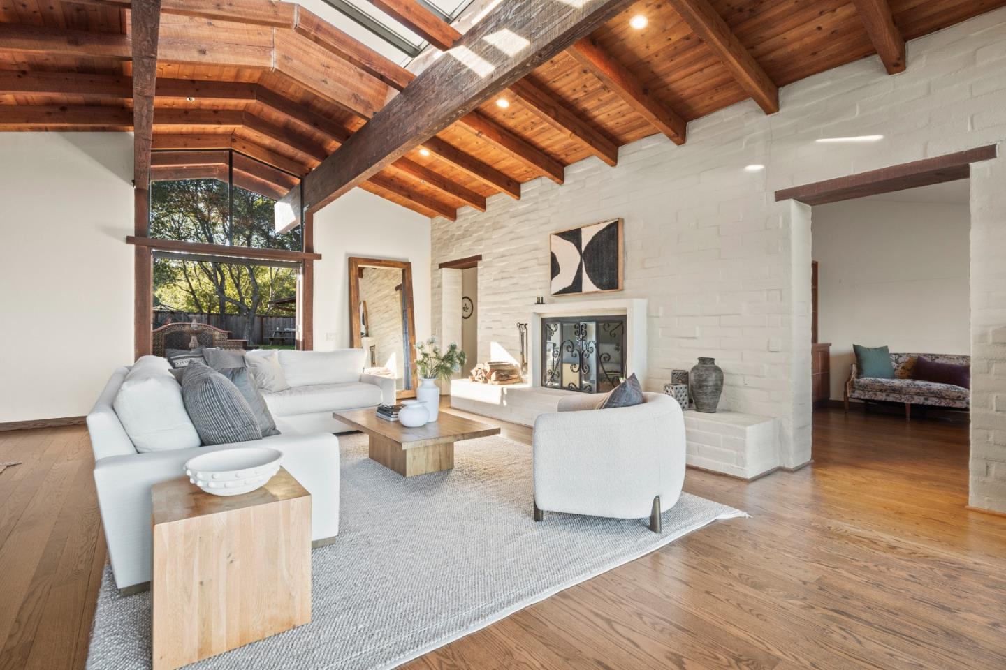 Detail Gallery Image 7 of 33 For 707 Vista Dr, Redwood City,  CA 94062 - 3 Beds | 3 Baths