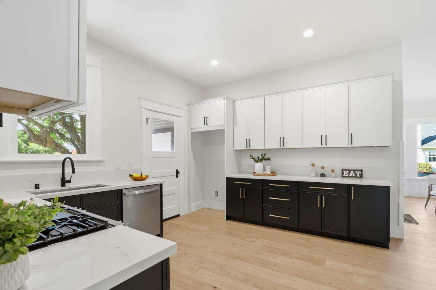 Detail Gallery Image 15 of 52 For 401 S 13th St, San Jose,  CA 95112 - 4 Beds | 2/1 Baths