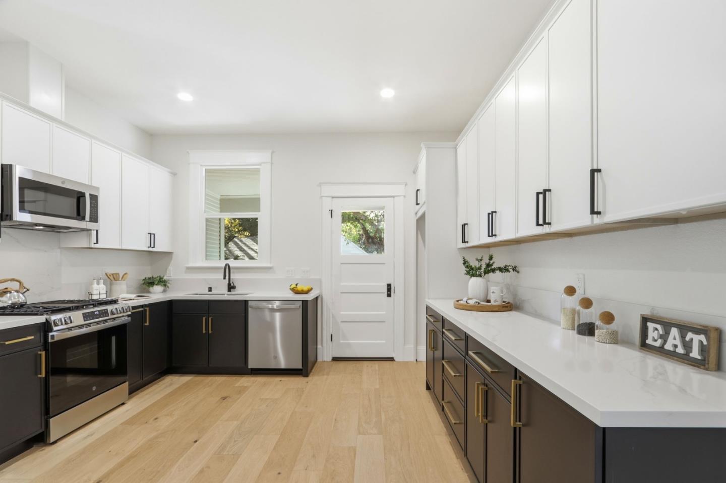 Detail Gallery Image 17 of 52 For 401 S 13th St, San Jose,  CA 95112 - 4 Beds | 2/1 Baths