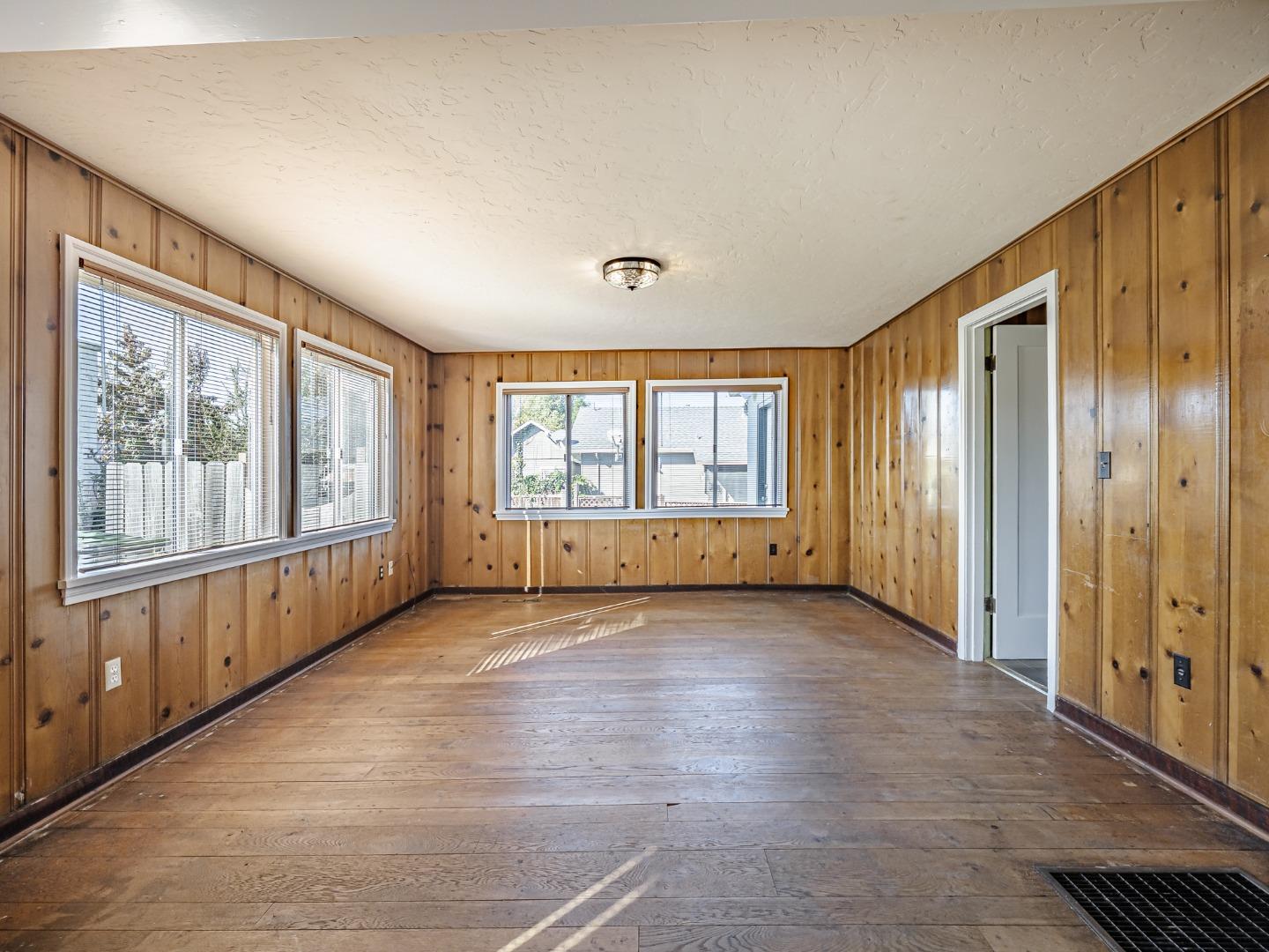 Detail Gallery Image 11 of 50 For 35 Sycamore St, Watsonville,  CA 95076 - 4 Beds | 1/1 Baths