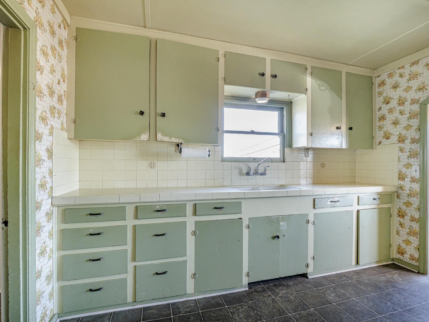 Detail Gallery Image 16 of 50 For 35 Sycamore St, Watsonville,  CA 95076 - 4 Beds | 1/1 Baths