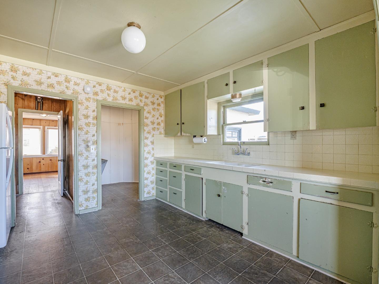 Detail Gallery Image 18 of 50 For 35 Sycamore St, Watsonville,  CA 95076 - 4 Beds | 1/1 Baths