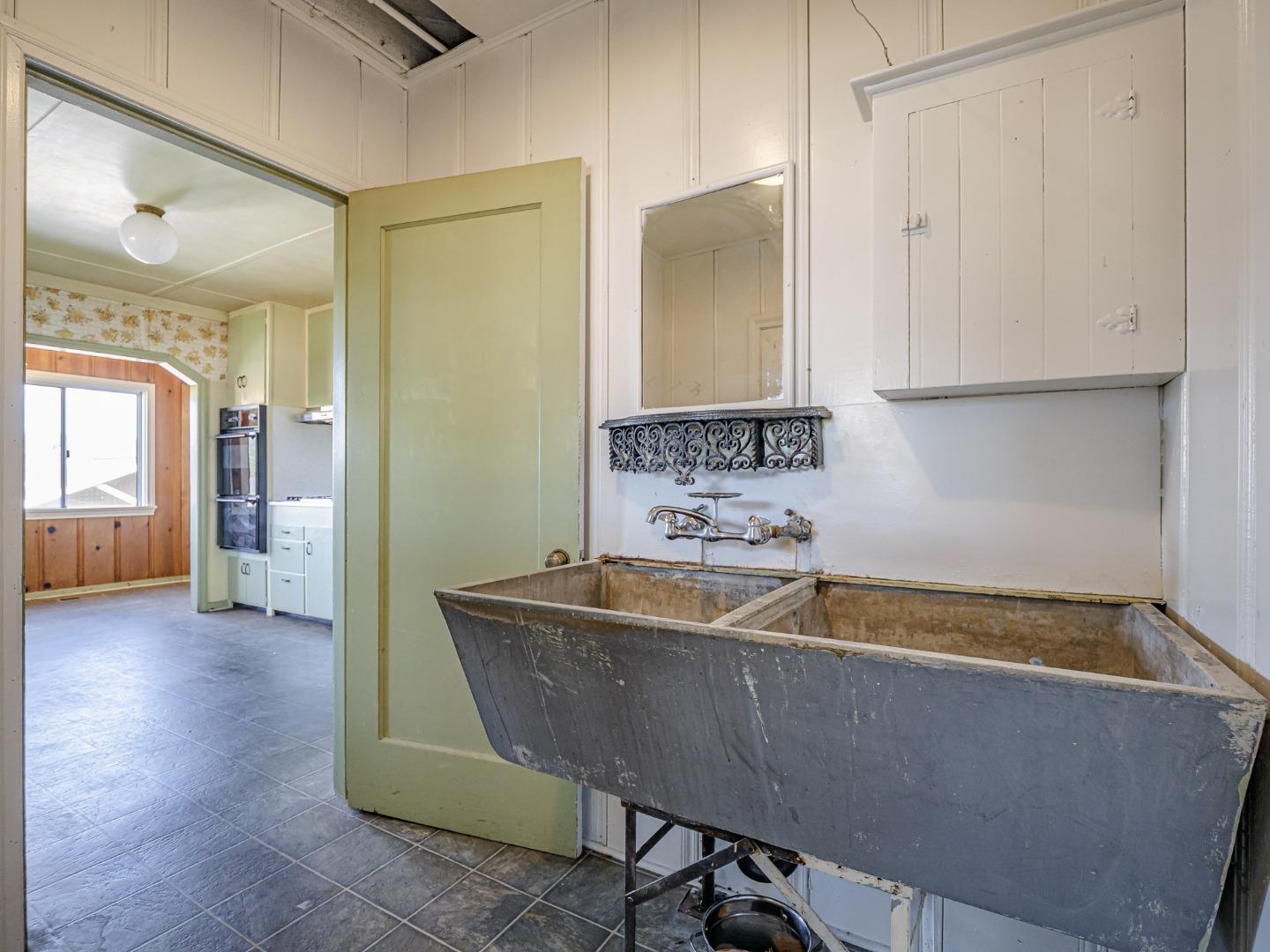 Detail Gallery Image 23 of 50 For 35 Sycamore St, Watsonville,  CA 95076 - 4 Beds | 1/1 Baths