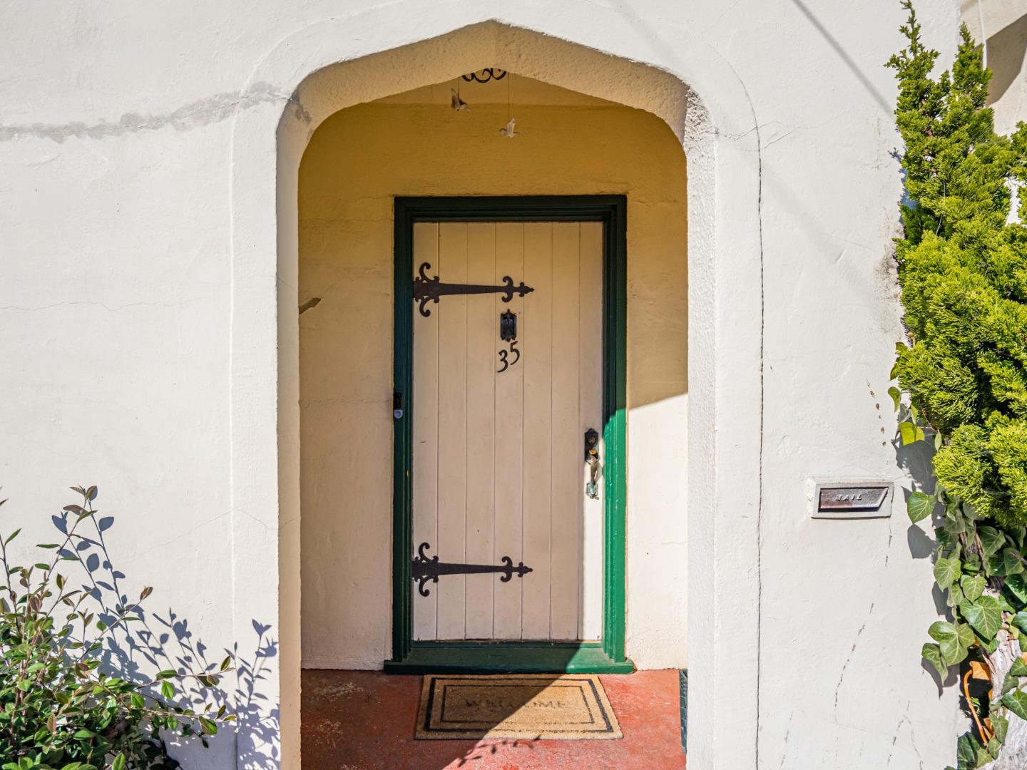 Detail Gallery Image 4 of 50 For 35 Sycamore St, Watsonville,  CA 95076 - 4 Beds | 1/1 Baths