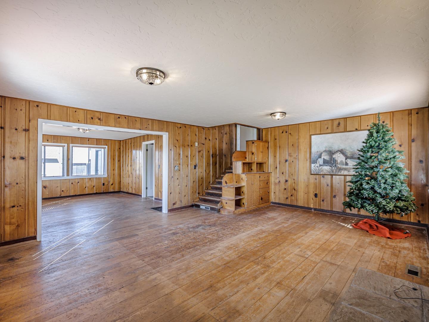 Detail Gallery Image 5 of 50 For 35 Sycamore St, Watsonville,  CA 95076 - 4 Beds | 1/1 Baths