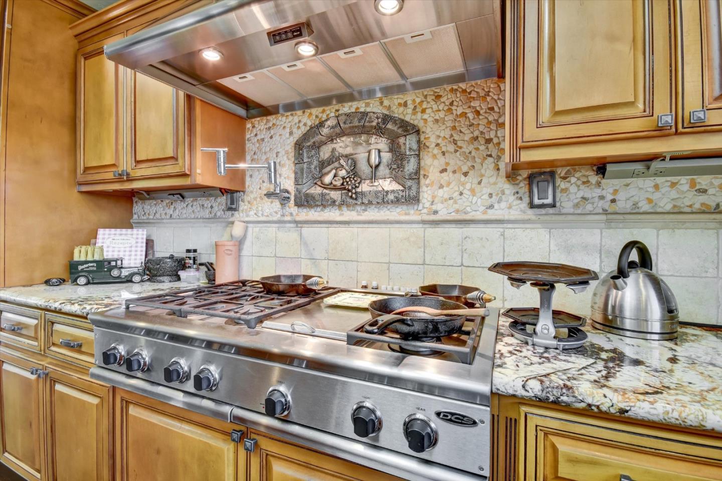 Detail Gallery Image 10 of 61 For 372 Fleming Ave, San Jose,  CA 95127 - 4 Beds | 2 Baths