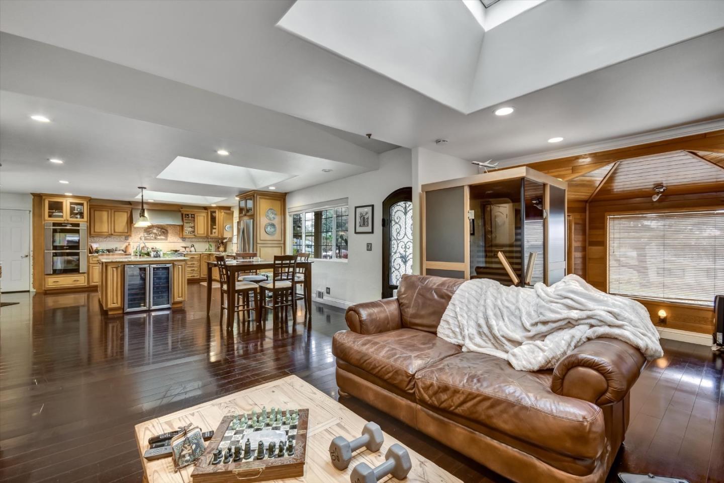 Detail Gallery Image 8 of 61 For 372 Fleming Ave, San Jose,  CA 95127 - 4 Beds | 2 Baths