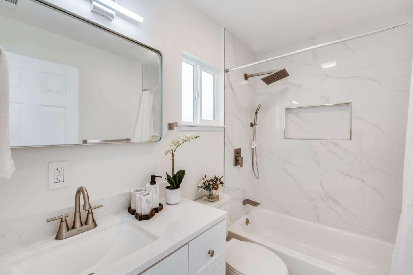 Detail Gallery Image 14 of 18 For 86 N Claremont Ave, San Jose,  CA 95127 - 4 Beds | 4 Baths