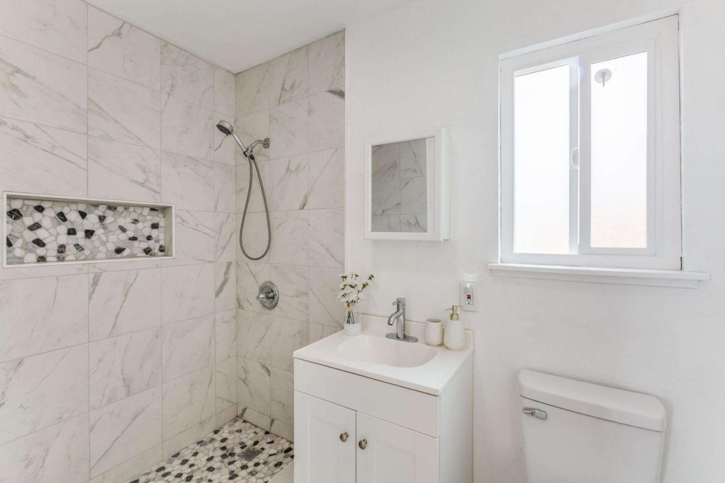 Detail Gallery Image 16 of 18 For 86 N Claremont Ave, San Jose,  CA 95127 - 4 Beds | 4 Baths