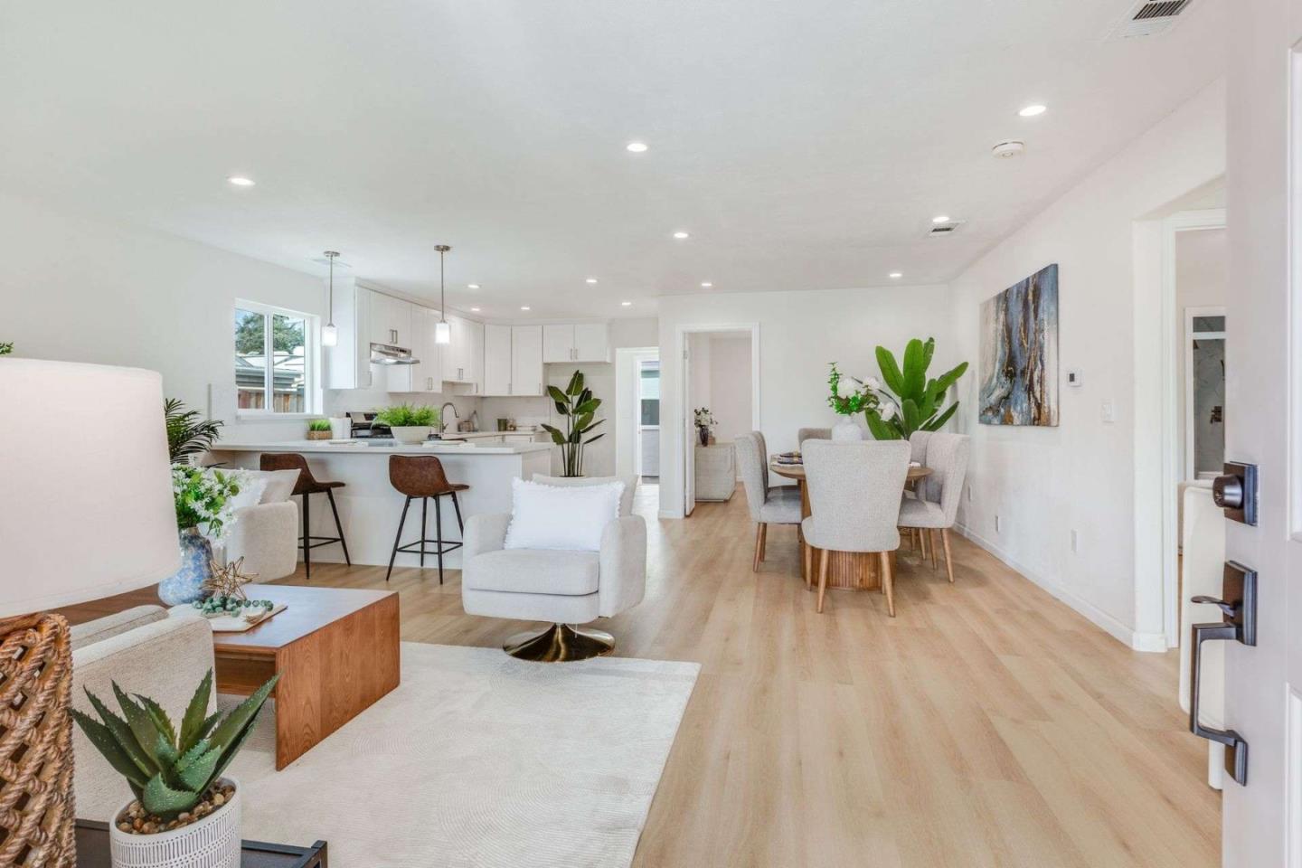 Detail Gallery Image 3 of 18 For 86 N Claremont Ave, San Jose,  CA 95127 - 4 Beds | 4 Baths